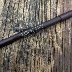 HUDA BEAUTY Lip Contour Pencil in Deep Brown